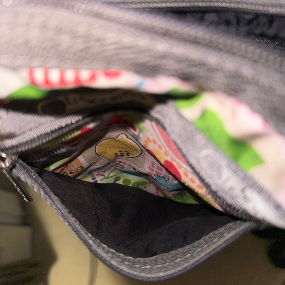 LeSportsac Deluxe Everyday Crossbody Bag Farmer’s Market - Picture 14 of 16